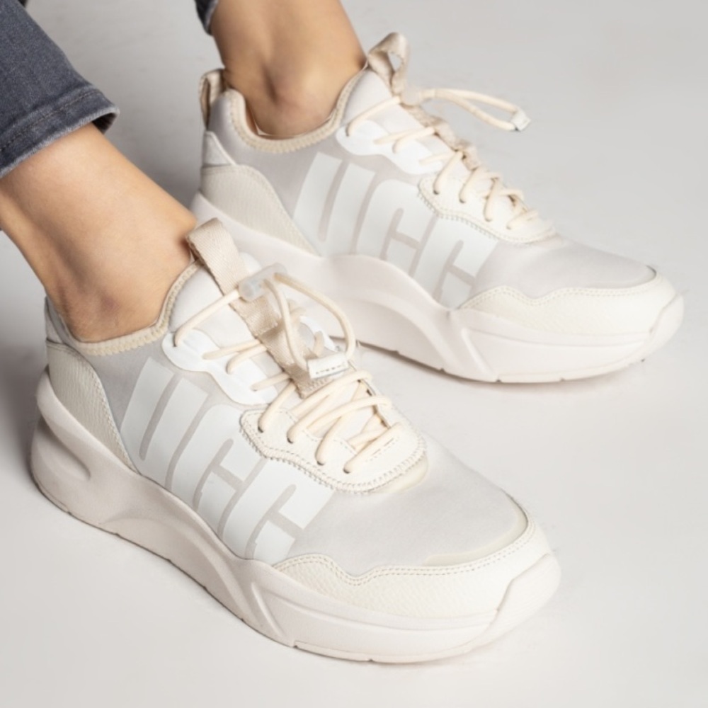 NWOT UGG LA Daze Sneakers Size 10